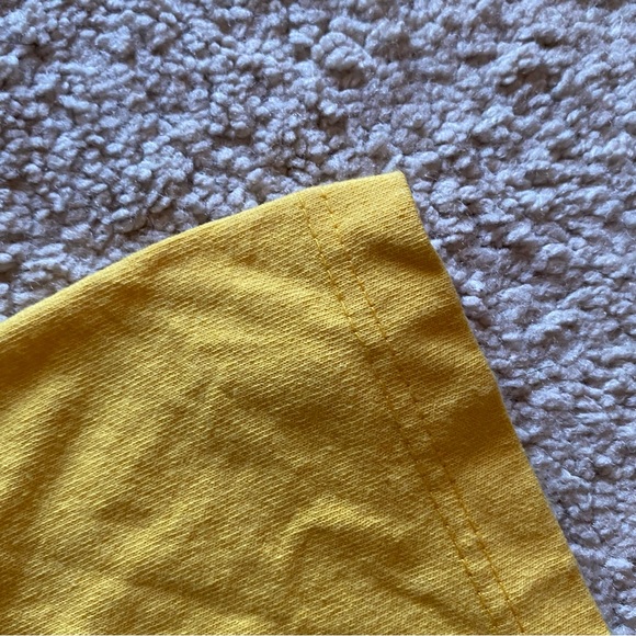 Vintage 90s Disney T-shirt yellow Mikey and Minnie - Picture 4 of 7